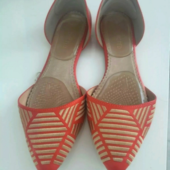 🌟Pointed toe flats 🌟 - Picture 1 of 4